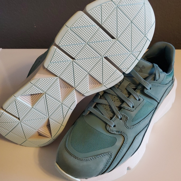 Under Armour 96 trac - Picture 1 of 4